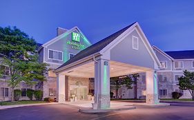 Holiday Inn & Suites Milwaukee Airport